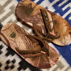 maui island pink camouflage soft flip flops